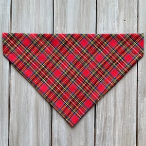 Bandana sur le collier pour chien tartan rouge et vert, bandana de Noël pour chien sur le collier, bandana pour chien, bandana à carreaux rouge pour chien, écharpe à carreaux pour chien