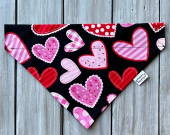 Día de San Valentín Corazones Cosidos Bandana para Perros, Sobre el Collar Corazones Bandana para Perros, Bandana para Perros Personalizada de San Valentín, Bandana para Perros de San Valentín