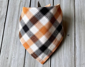 Snap On Harvest hundbandana, personlig hundbandana, hösthundbandana, hösthundbandana, hundbandana, orange, svart & vit rutig bandana