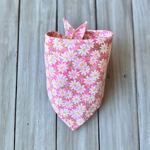 Snap on Pink Daisy Dog Bandana, Personalized Dog Bandana, Spring Pink Daisy Dog Bandana, Spring Pet Bandana, Summer Dog Bandana