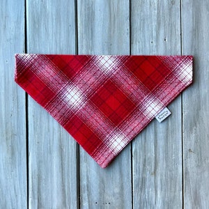 Bandana pour chien Noël joyeux Noël, sur le collier Bandana pour chien de Noël, bandana pour chien personnalisé, bandana pour chien à carreaux rouge et blanc