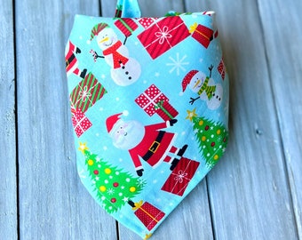 Snap On Here Comes Santa Claus Dog Bandana, Personalized Santa Dog Bandana, Christmas Dog Bandana, Holiday Dog Bandana, Dog Bandana