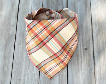 Snap On Pumpkin Spice Latte hundbandana, personlig hundbandana, hösthundbandana, hösthundbandana, hundbandana, rutig hundbandana