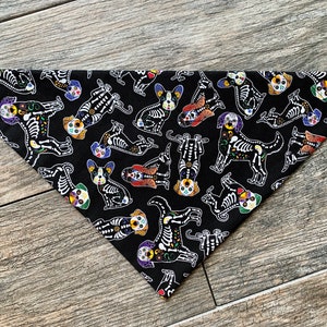 Sobre el collar Halloween Sugar Skull Dog Bandana, Custom Dog Bandana, Sugar Skull Dog Bandana, Bufanda de esqueleto de perro, Skeleton Bandana