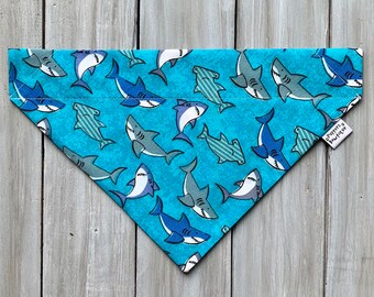 Haaien veel over de kraag hondenbandana, aangepaste hondenbandana, haaienhondbandana, zomerhondbandana, hondenhalsdoek