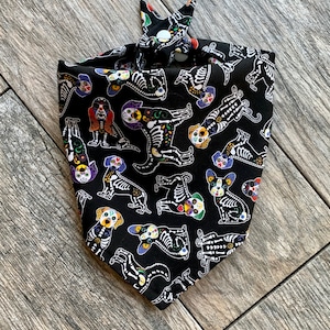 Snap/tie on Halloween Sugar Skull Dog Bandana, Custom Dog Bandana, Sugar Skull Dog Bandana, Dog Skeleton Scarf, Skeleton Pet Neckerchief