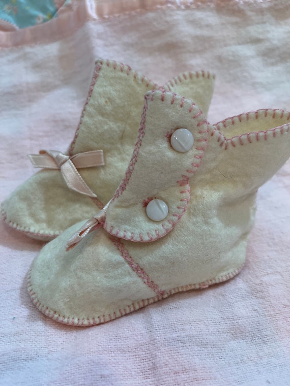 Vintage Felt Baby Shoes Boots Cream with pink stit