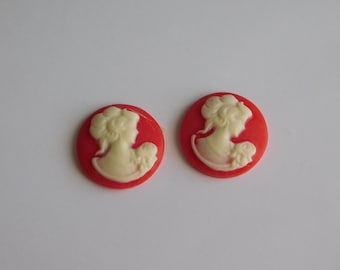 2 Cabochons Resin Kamee red