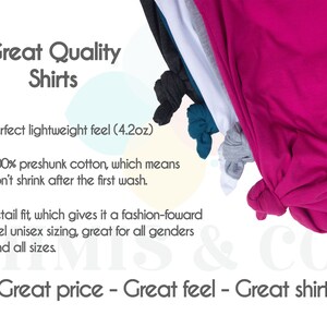 Pode incluir: Uma pilha de camisetas em v&aacute;rias cores, incluindo rosa, turquesa, cinza e branco. O texto "Great Quality Shirts" est&aacute; no topo da imagem. O texto "Perfect lightweight feel (4.2oz)" est&aacute; abaixo do t&iacute;tulo. O texto "100% preshunk cotton, which means won't shrink after the first wash." est&aacute; abaixo da primeira linha de texto. O texto "Retail fit, which gives it a fashion-forward feel unisex sizing, great for all genders and all sizes." est&aacute; abaixo da segunda linha de texto. O texto "Great price - Great feel - Great shirt" est&aacute; na parte inferior da imagem.