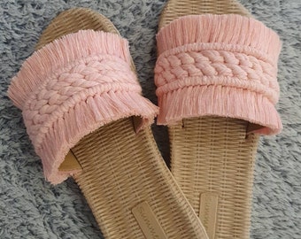 Tap dancing in macramé (pale pink) Bohemian style