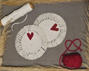 Lot 2 dessous de verres en macramé coeur St Valentin