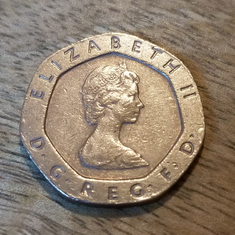Plus 3 Bonus UK Coins Medium Size 1992 UK 10 Pence Coin