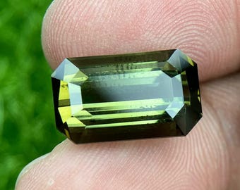 Grüner Turmalin Edelstein: 10,47 ct, im Smaragdschliff, Brasilien