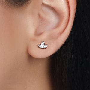 14k Gold Leaf Helix Earring • Diamond Cartilage Piercing • Petal Ear Stud • Dainty 14k Cartilage Jewelry • Nature Inspired Earring