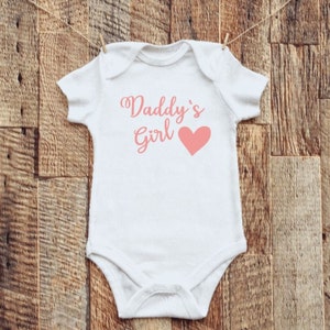 Daddy&#39;s Girl Onesie, Daddy&#39;s Girl Bodysuit, Baby Onesie, Baby Bodysuit, Daddy&#39;s Girl Outfit, Gender Revel Onesie, Fathers Day Gift