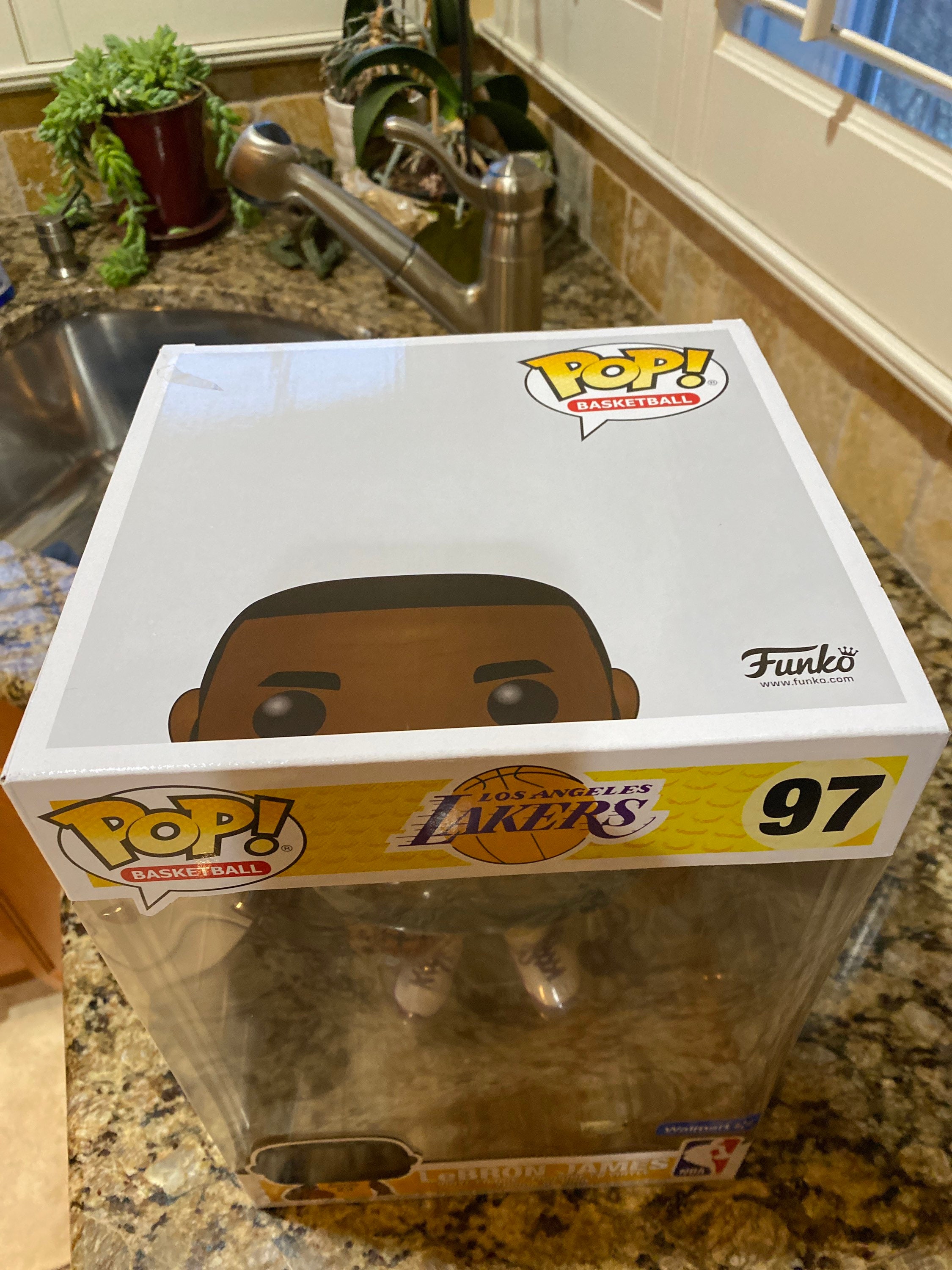 New 10” JUMBO Funko POP 97 LA Lakers LeBron James Gold Jersey Walmart  Exclusive