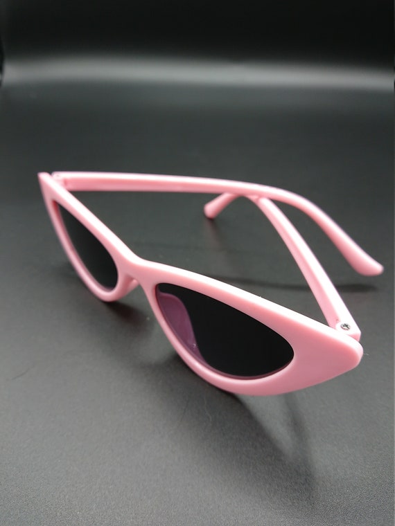 Candyfloss Pink Cat Eye Sunglasses 1950s Retro Mod Style  display picture 1