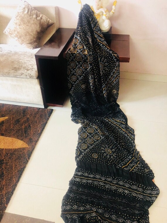 black bandhani saree