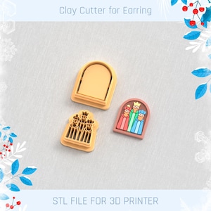 Könnte beinhalten: Drei Ton-Ausstecher für Ohrringe. Einer hat eine Bogenform, ein anderer ein Kerzenmuster und der dritte zeigt drei Figuren. Der Text "Clay Cutter for Earring" und "STL FILE FOR 3D PRINTER" sind sichtbar.