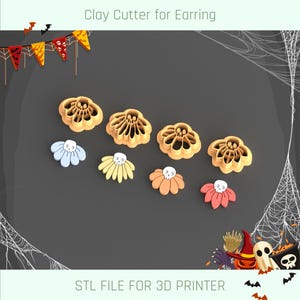 Può includere: Una collezione di taglierini in argilla per orecchini a forma di fiori e teschi. I taglierini sono in vari colori, tra cui blu, giallo, arancione e rosso. Il testo "Clay Cutter for Earring" e "STL FILE FOR 3D PRINTER" è visibile.