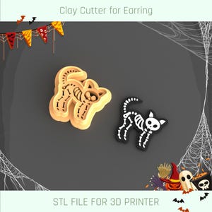 Puede incluir: Dos cortadores de arcilla impresos en 3D con forma de gatos esqueleto. Los cortadores están diseñados para hacer pendientes con temática de Halloween. El texto "STL FILE FOR 3D PRINTER" está en la parte inferior de la imagen.
