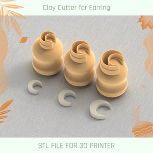 Puede incluir: Tres cortadores de arcilla impresos en 3D para pendientes. Los cortadores son de color beige y tienen forma de media luna. Los cortadores están sobre una superficie texturizada de color gris claro. ARCHIVO STL PARA IMPRESORA 3D.