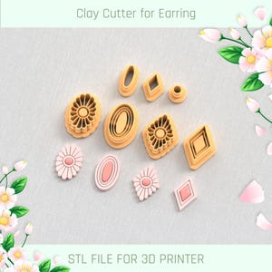 Puede incluir: Un conjunto de 10 cortadores de arcilla para pendientes, con diversas formas, incluyendo flores, óvalos y diamantes. Los cortadores están hechos de plástico marrón claro y están dispuestos sobre una superficie beige claro. El texto "STL FILE FOR 3D PRINTER" está impreso en la parte inferior de la imagen.