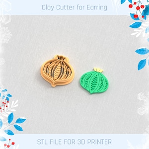 以下が含まれることがあります： 2つの粘土イヤリングカッター。1つはタン色で、小麦のようなディテールを持つ、様式化されたタマネギの形をしています。もう1つは緑色で、黄色のトップと葉の模様があります。上部のテキストは「Clay Cutter for Earring」、下部のテキストは「STL FILE FOR 3D PRINTER」です。