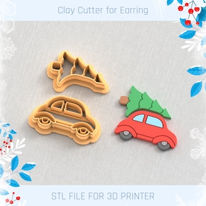 Op de afbeelding: Twee 3D-geprinte koekjesvormen voor het maken van kerstkoekjes. Eén vorm is in de vorm van een auto met een kerstboom erop, de andere is in de vorm van een kerstboom.