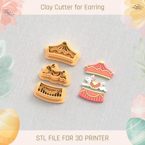 Könnte beinhalten: Ein Satz mit drei Ton-Ausstechern für Ohrringe, mit einem Karussell-Design mit einem Hasen, einer Krone und einer Basis. Die Ausstecher sind für den 3D-Druck geeignet und haben eine hellorange Farbe.