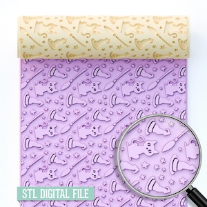 Peut inclure: Un rouleau à pâtisserie avec un motif répété de chapeaux de sorcière, de chats, d'étoiles et de balais. Le rouleau est beige et le motif est violet. Les mots "STL DIGITAL FILE" sont en bas de l'image.
