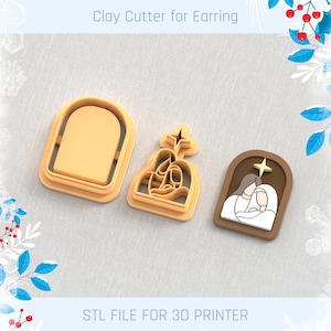 Puede incluir: Tres cortadores de arcilla para hacer adornos navideños. Los cortadores tienen forma de escena de la natividad, una estrella y un arco. Los cortadores están hechos de plástico marrón claro y están diseñados para usarse con arcilla polimérica.