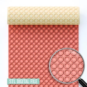 Puede incluir: Un rodillo de color coral con un patrón de círculos repetidos, desenrollado sobre una esterilla a juego. La parte superior del rodillo es de color beige claro. El texto "STL DIGITAL FILE" está en la parte inferior.