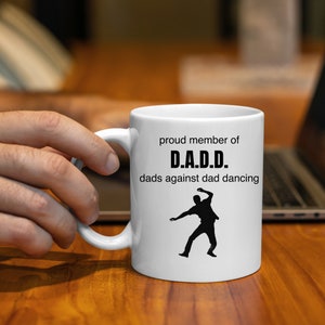 D.A.D.D. &quot;Vater gegen Dad Dancing&quot; Lustiges Geschenk zum Vatertag | Lustiges Papa Geschenk | Papa Geburtstagsgeschenk | Papa Weihnachtsgeschenk | Vatertags-Becher