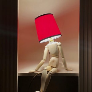 Handcrafted Wooden Mannequin Table Lamp with Luxurious Silk Lampshade - Artisan Sculptural Decor for Home or Office - Unique Boho Lighting Accent. 
Man cave lamp, Dorm light, Christmas Gift
Housewarming Gift
Desk Light, Unusual Gift, Table lamp