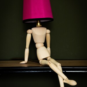 Handcrafted Wooden Mannequin Table Lamp with Luxurious Silk Lampshade - Artisan Sculptural Decor for Home or Office - Unique Boho Lighting Accent. 
Man cave lamp, Dorm light, Christmas Gift
Housewarming Gift
Desk Light, Unusual Gift, Table lamp