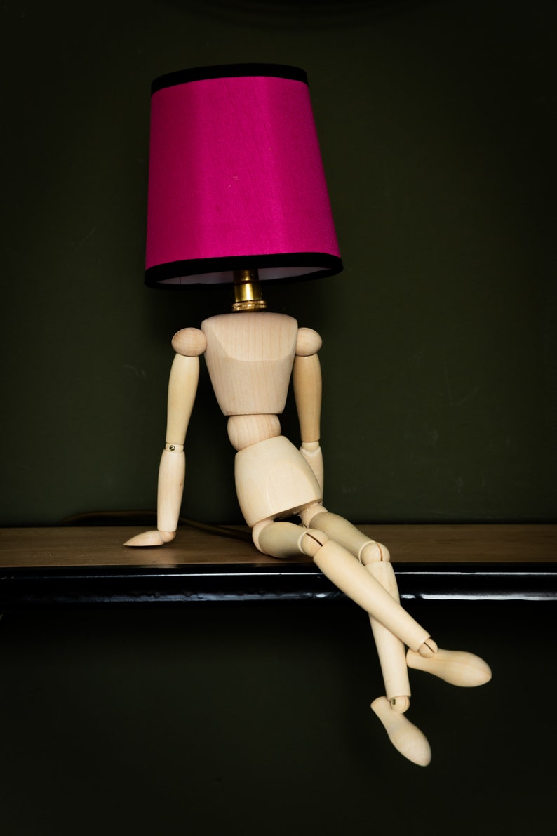 Handcrafted Wooden Mannequin Table Lamp with Luxurious Silk Lampshade - Artisan Sculptural Decor for Home or Office - Unique Boho Lighting Accent. 
Man cave lamp, Dorm light, Christmas Gift
Housewarming Gift
Desk Light, Unusual Gift, Table lamp