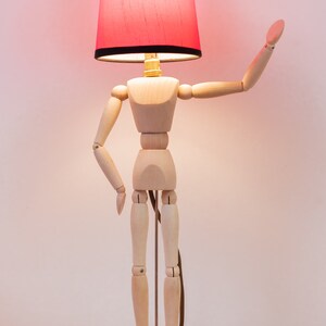 Handcrafted Wooden Mannequin Table Lamp with Luxurious Silk Lampshade - Artisan Sculptural Decor for Home or Office - Unique Boho Lighting Accent. 
Man cave lamp, Dorm light, Christmas Gift
Housewarming Gift
Desk Light, Unusual Gift, Table lamp