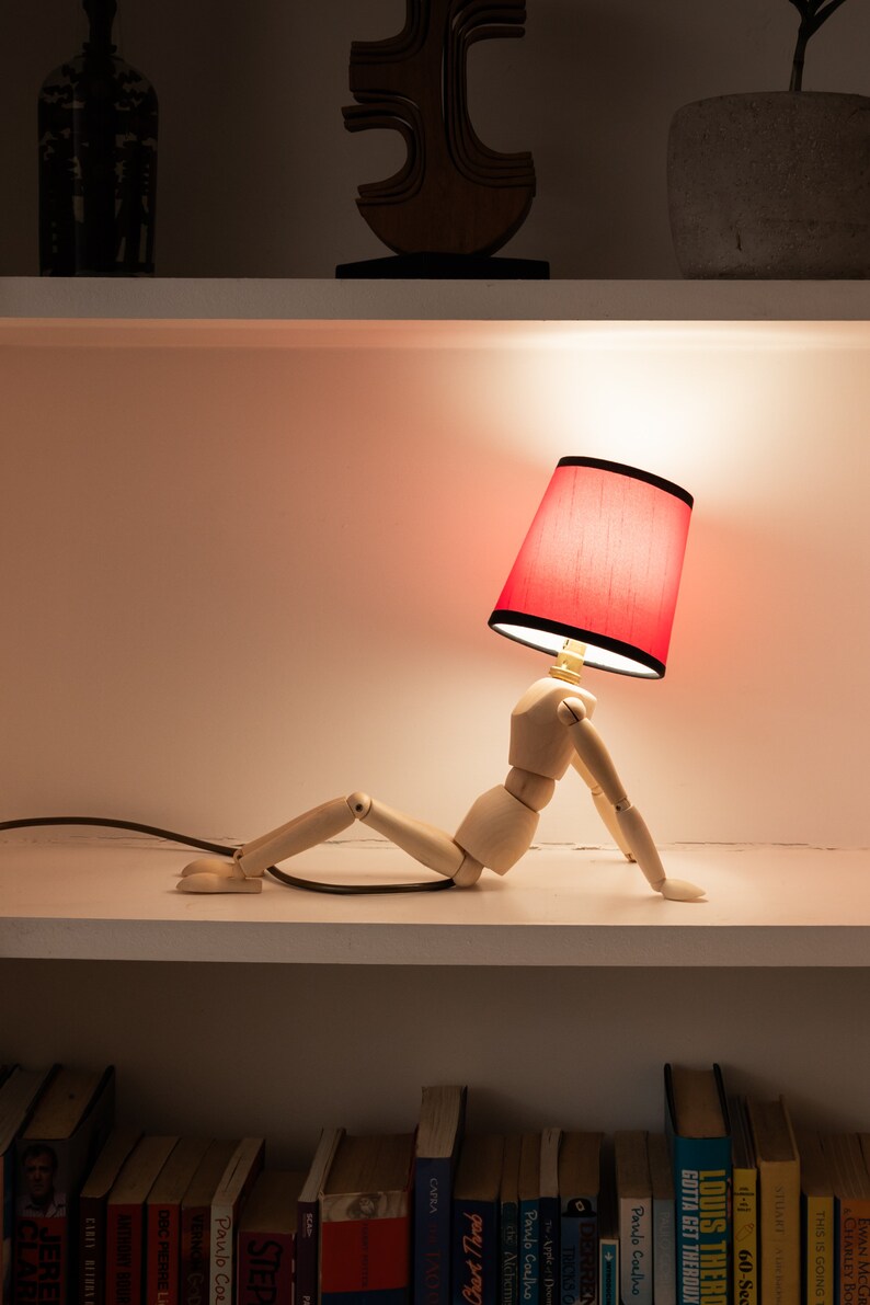 Handcrafted Wooden Mannequin Table Lamp with Luxurious Silk Lampshade - Artisan Sculptural Decor for Home or Office - Unique Boho Lighting Accent. 
Man cave lamp, Dorm light, Christmas Gift
Housewarming Gift
Desk Light, Unusual Gift, Table lamp