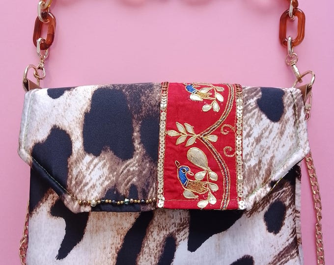 Handbag in panther print fabric and vintage Indian braid and beads, handmade in a unique piece, handcrafted and original creation in France