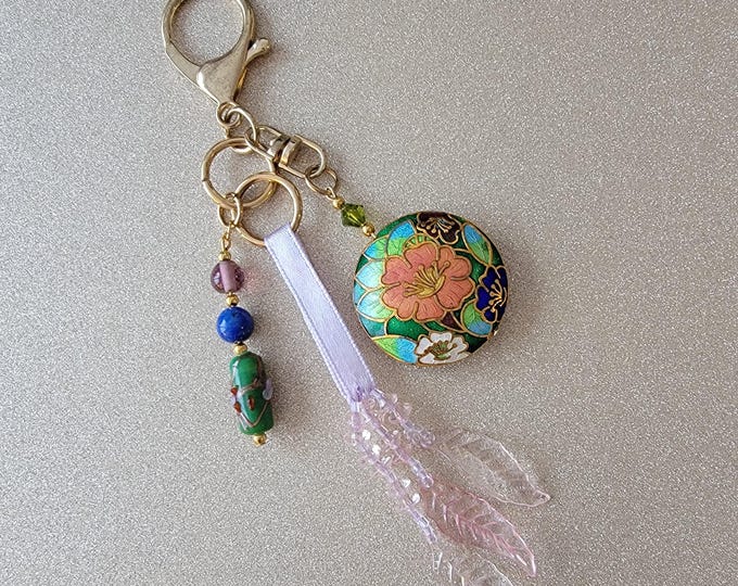 Bag charm with gold carabiner, cloisonné pearl ribbon, blue lapis lazuli pearl and pearls, handmade in France in a unique piece by Lenlumineuse