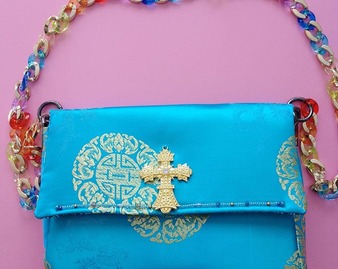 Evening bag in precious satin fabric with Asian spirit, pearls and handmade costume jewelry, unique piece, handcrafted and original creation, France