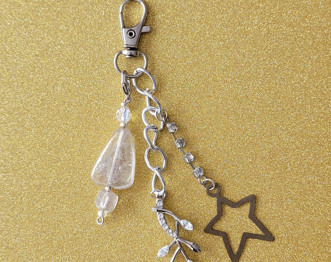 Bag jewel in fancy pearls and recycled rhinestone jewel and metal star silver metal carabiner handmade in a unique piece in France