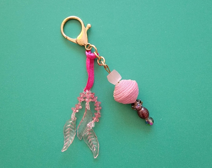 Couture-style bag jewel in paper beads and multicolored beads with pink acrylic leaves, handmade in France, unique piece