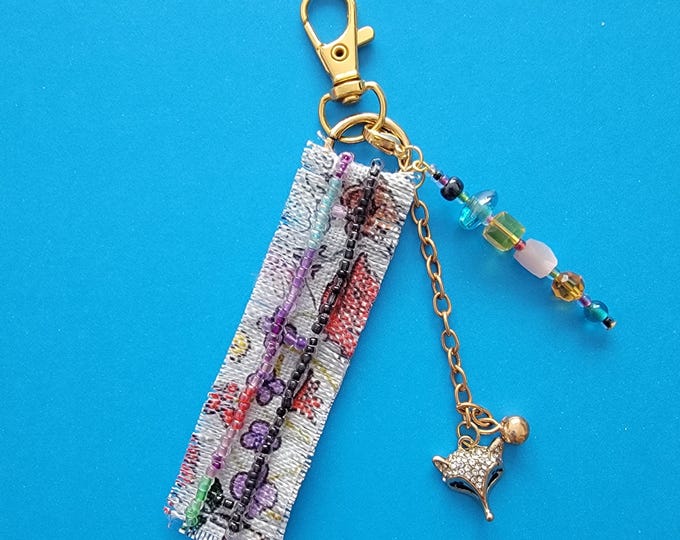 Fancy bag jewelry with pearls and charm and linen design Lenlumineuse handmade in unique piece original artisanal creation in France