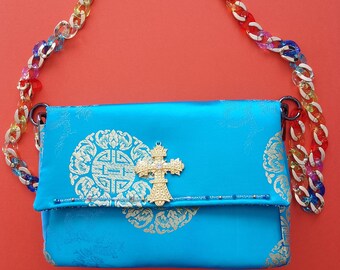 Evening bag in precious satin fabric with Asian spirit, pearls and handmade costume jewelry, unique piece, handcrafted and original creation, France