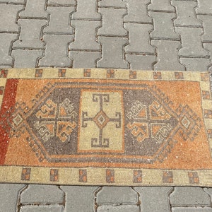 Small Vintage Turkish Oushak Rug: Distressed Anatolian Rug (1&#39;8x3&#39;3)