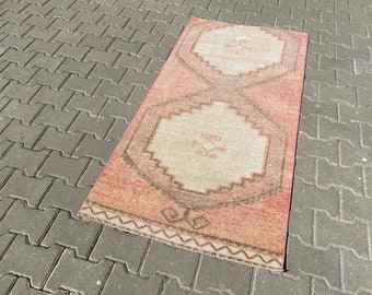 2'7x5'4 feet,turkish rug,oushak rug,2x5,anatolian rug,distressed rug,2x5 rug,decorative rug,short runner rug,pink rug,decorative rug,