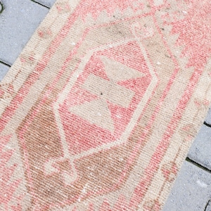 Hand-Knotted Turkish Oushak Rug: Small Anatolian Entry Rug (1&#39;6x3&#39;1)