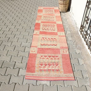 Vintage Pink Turkish Runner Rug: Hand-Knotted Herki Rug (2&#39;5x10&#39;6 feet)